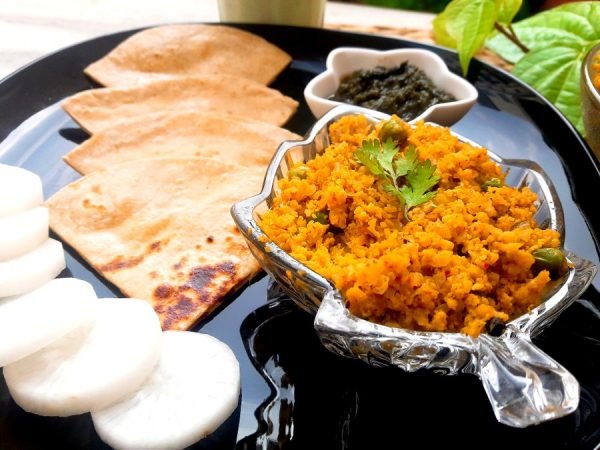 Garnish with the coriander leaves and serve hot with roti, naan, or any bread. Break the roti and scoop up the Keema Gobhi and taste the burst of flavours in your mouth.