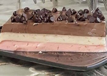 Three-tier Moss Pudding