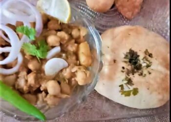 Pindi Chole/ Chana/ Garbanzo Beans Recipe