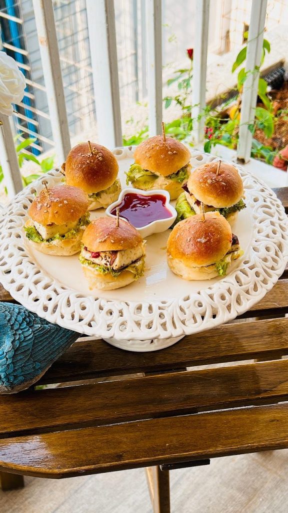 Dainty Mini Paneer Tikka Burgers