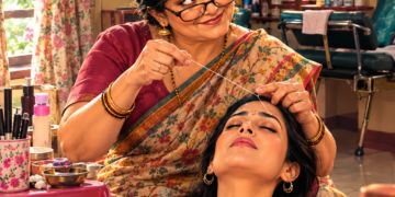 Gossip queen beauty parlour aunty